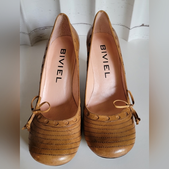 Biviel NWT Brown Leather Wood Wedge Round Toe Size 8 - Picture 1 of 10
